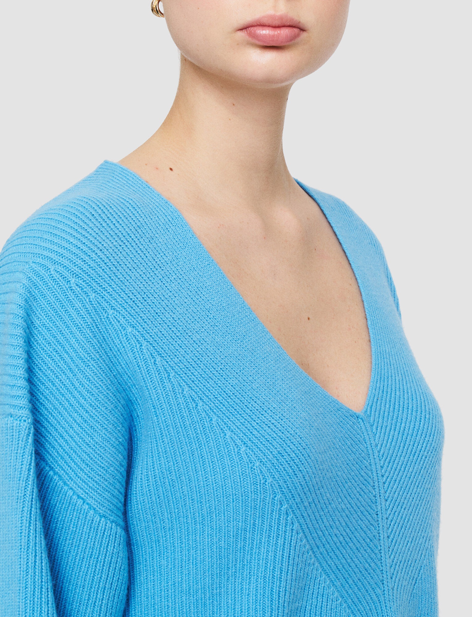 Pure Cashmere V Neck Jumper - 5