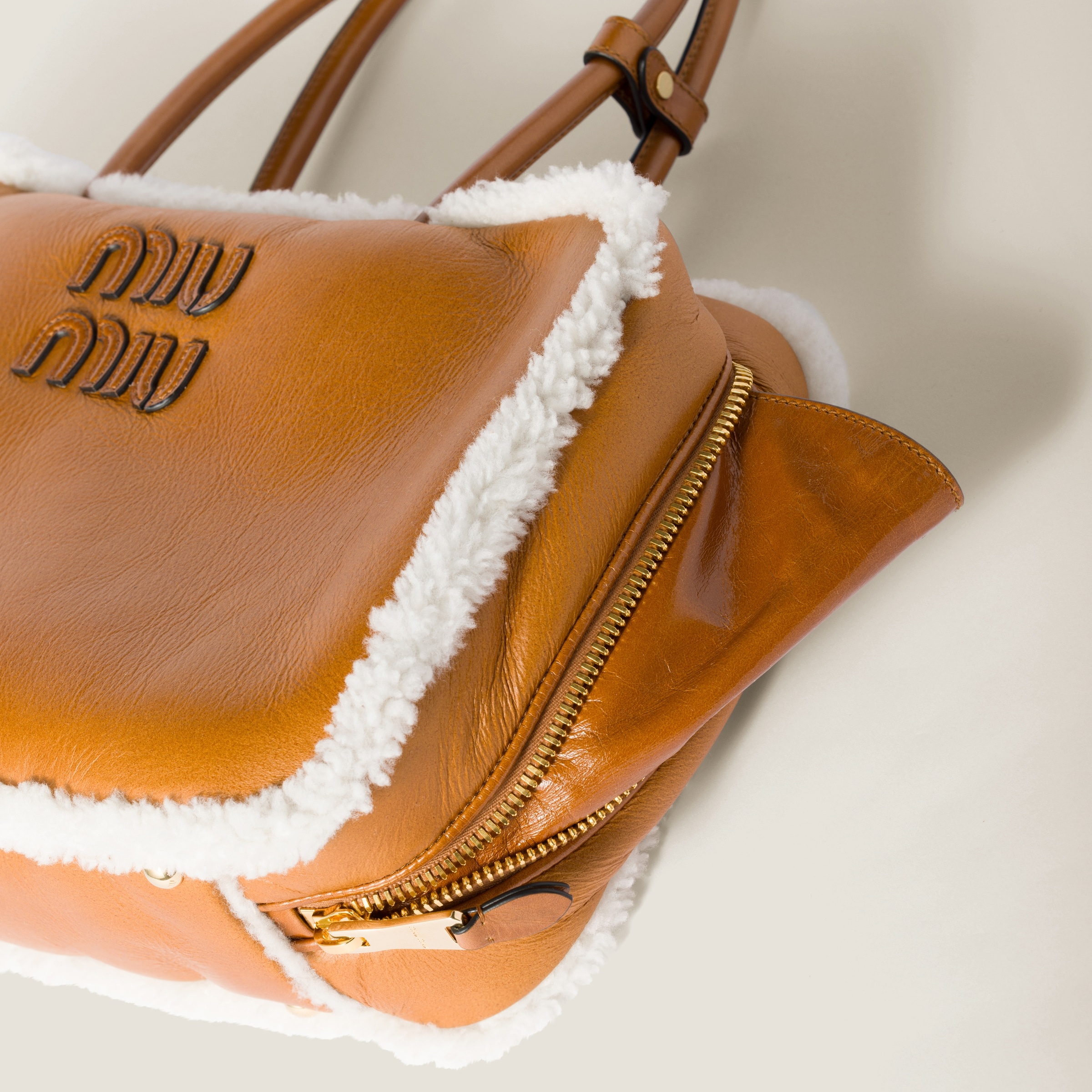 Beau shearling top-handle bag - 5