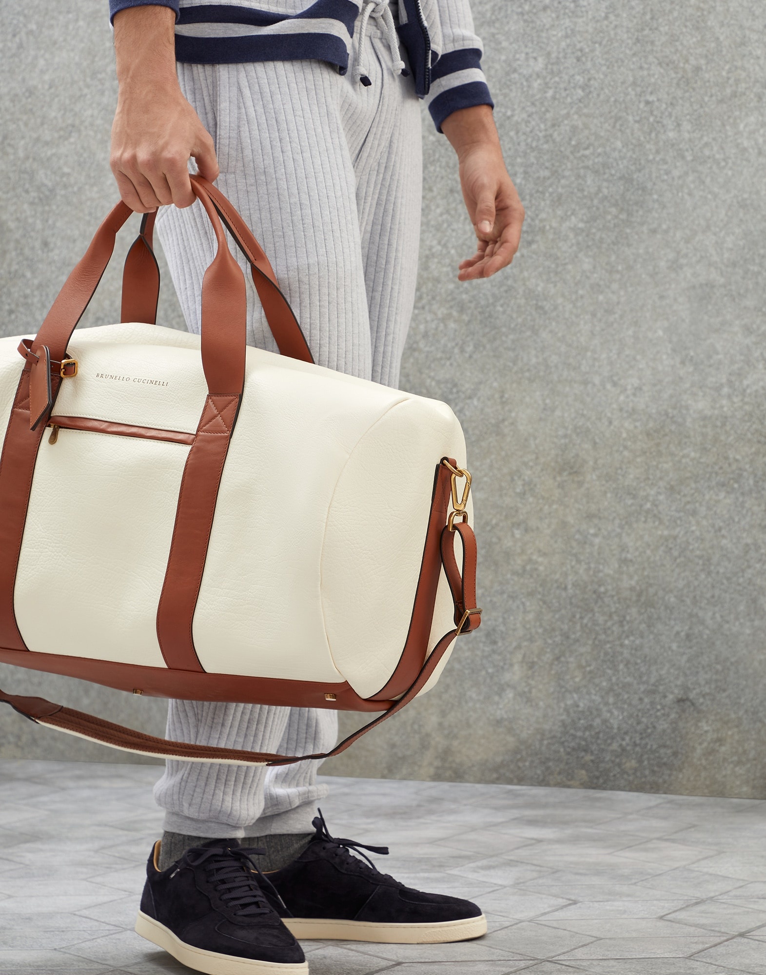 Grained leather active bag - 4