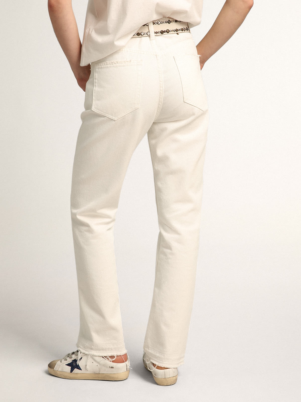 Cropped Journey Collection pants in white bull denim with worn-out effect hem - 4