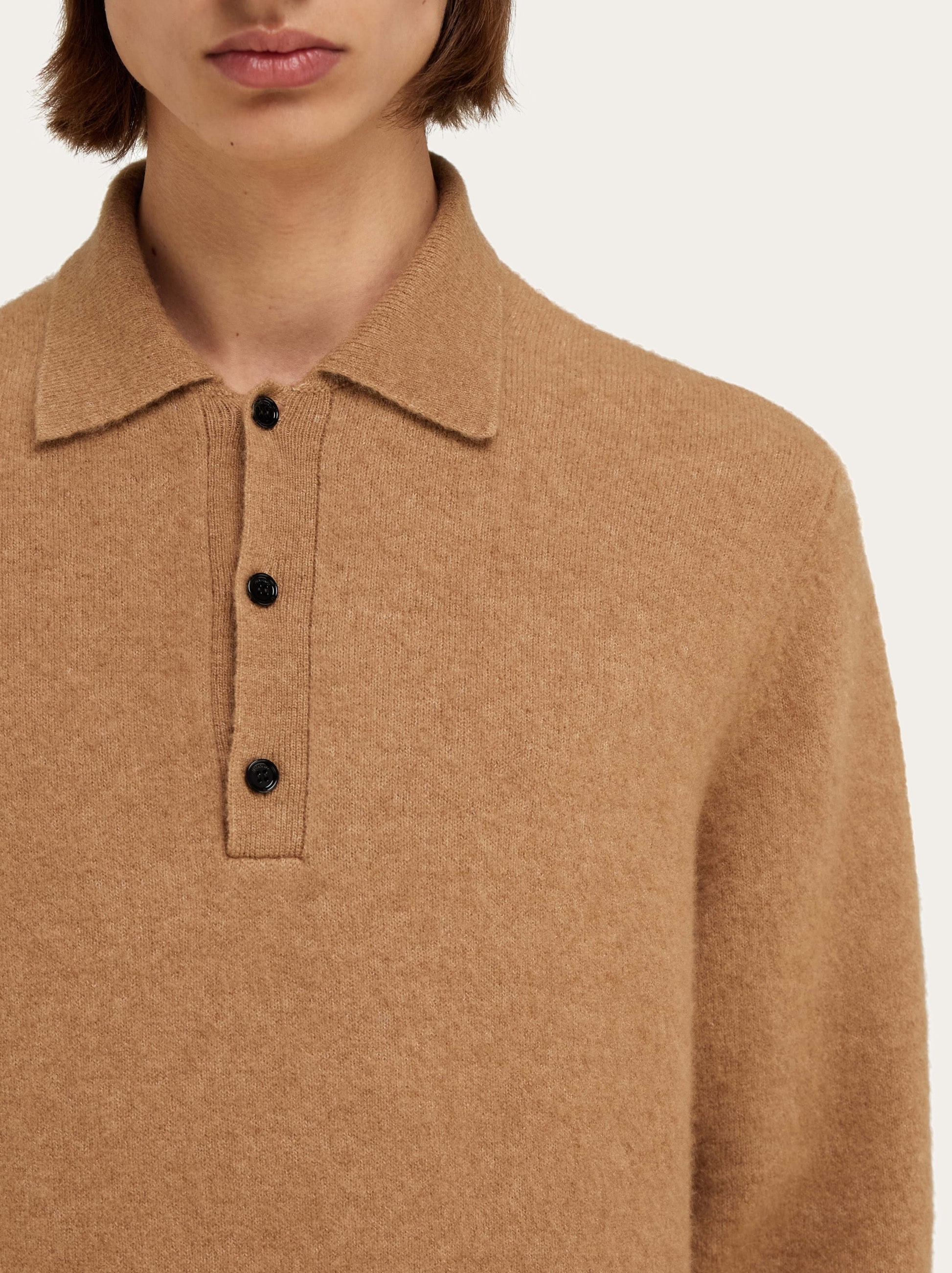 Long sleeved camel and silk polo shirt - 4