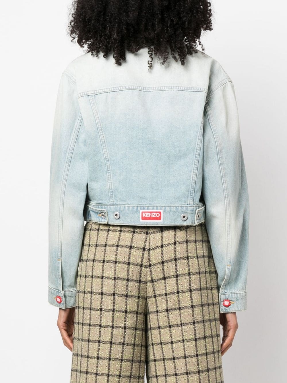 faded-effect cropped denim jacket - 4
