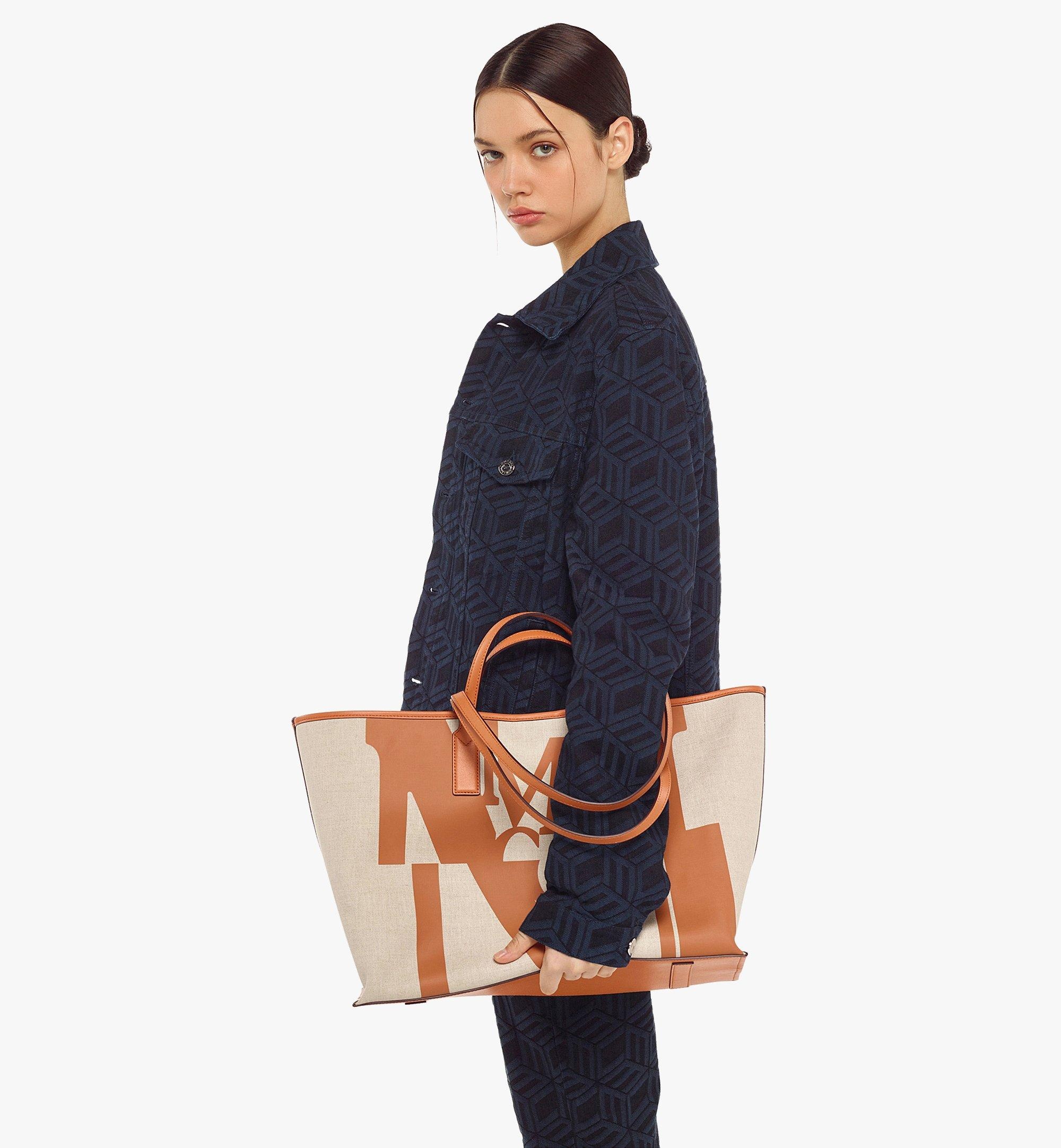 Aren Shopper in Logo Glitch Canvas - 7