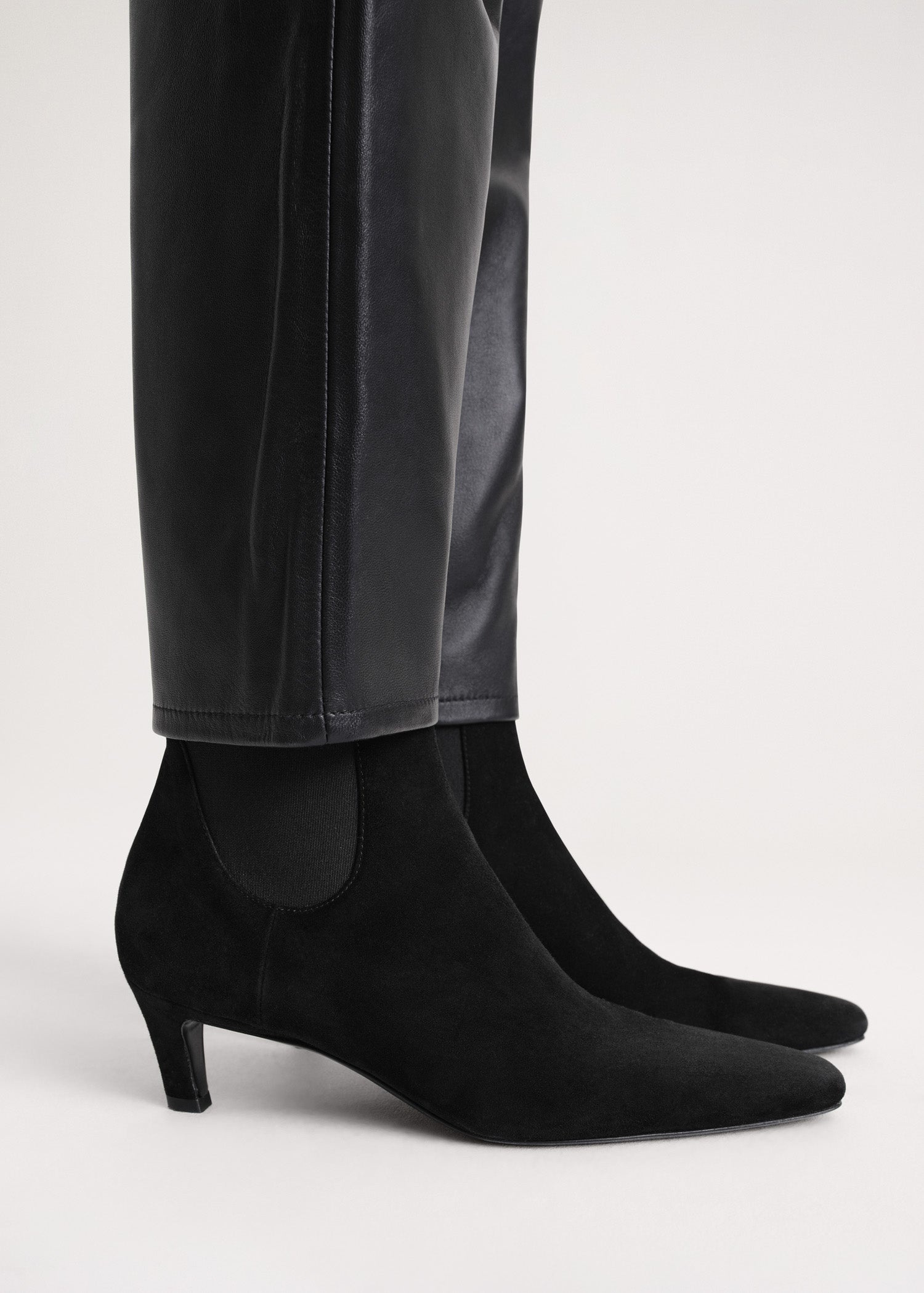 The Mid Heel Suede Boot black - 3