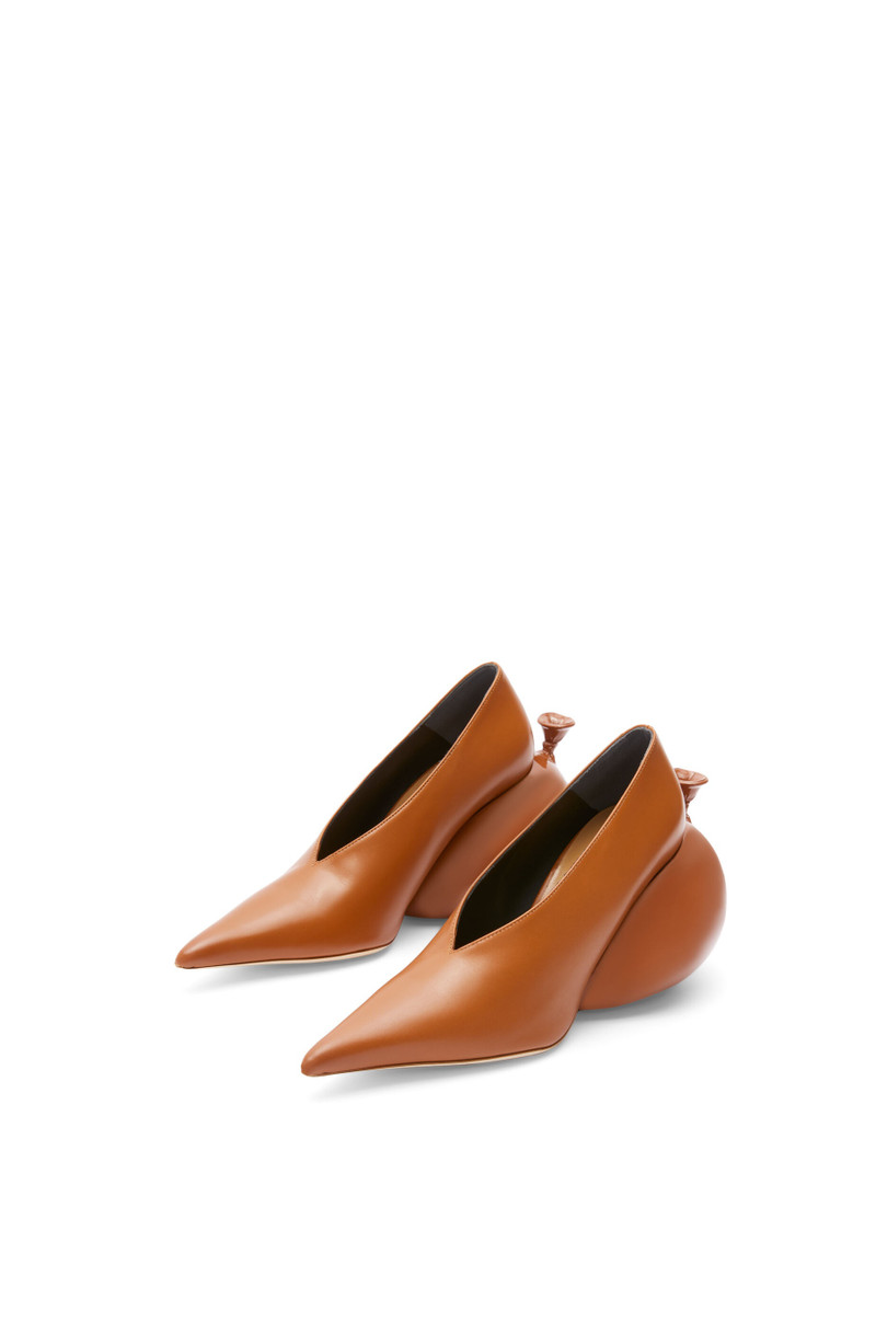 Loewe Balloon pump in calfskin outlook