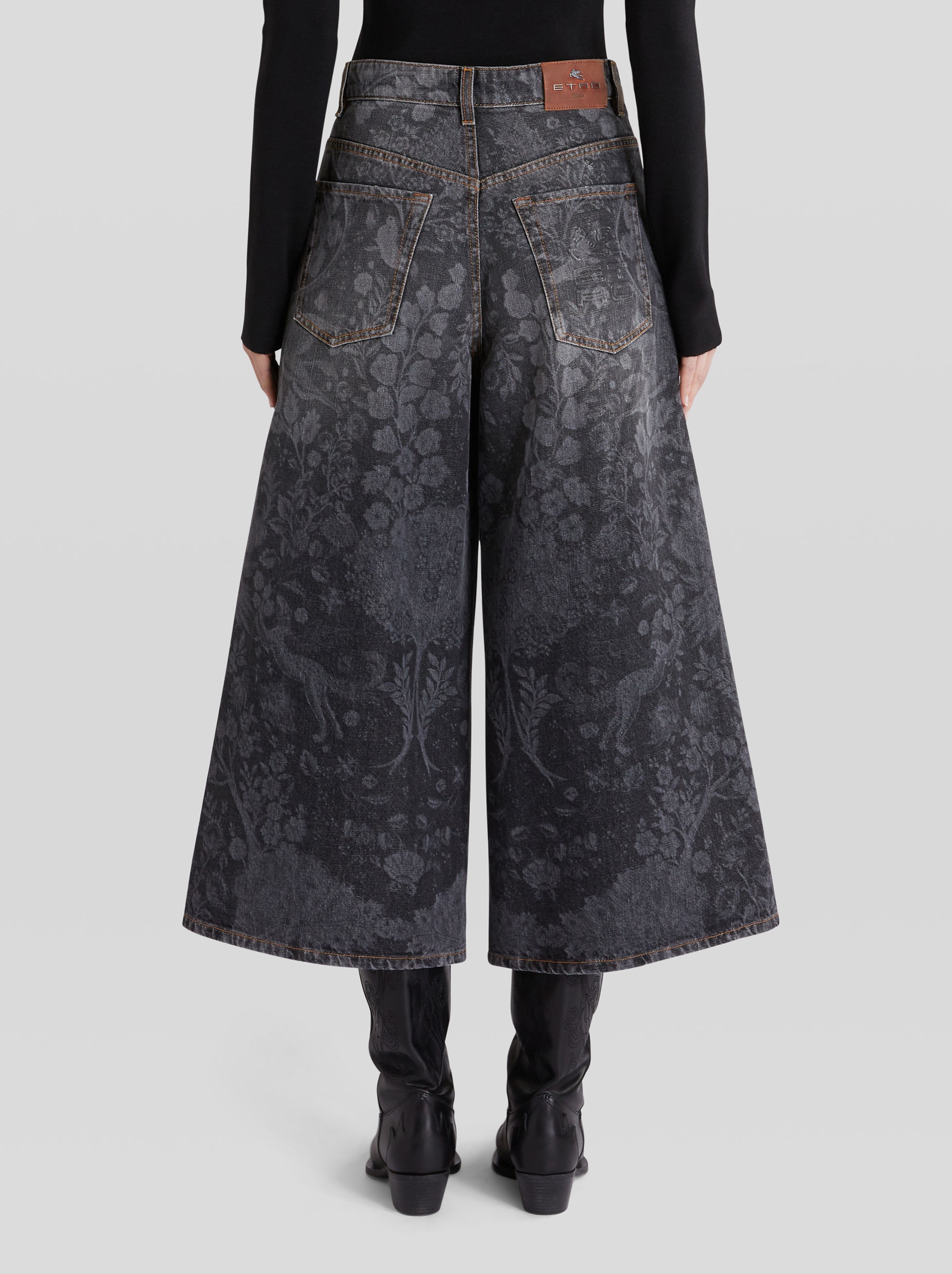 DENIM CULOTTES WITH ORNAMENTAL PATTERNS - 4