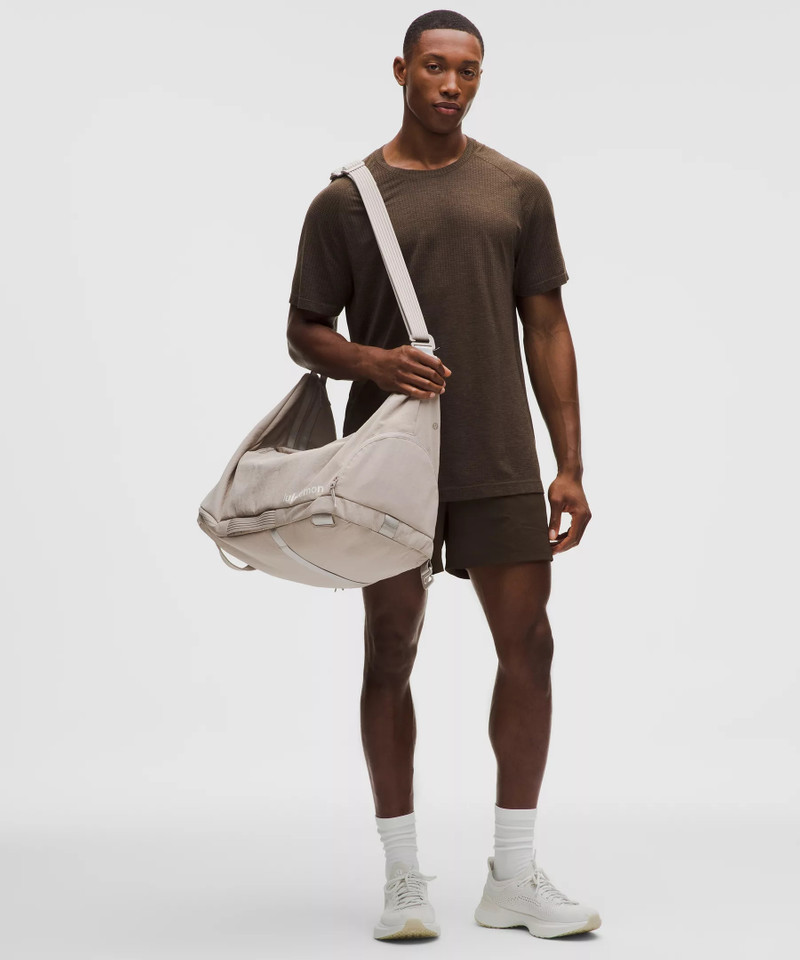 lululemon 3-in-1 Gym Duffle Bag Large 35L outlook