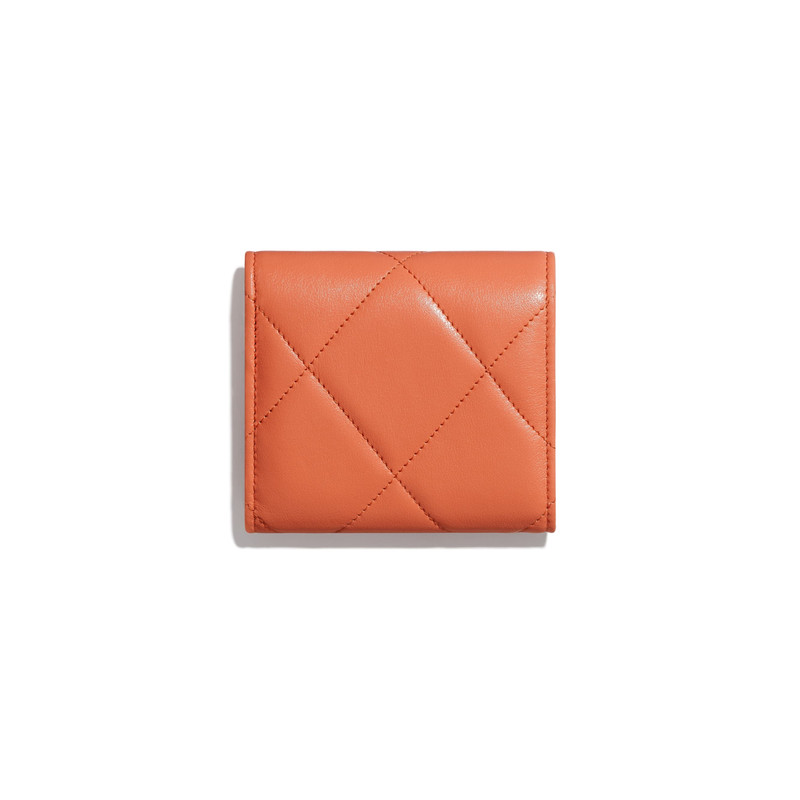 CHANEL CHANEL 19 Small Flap Wallet outlook