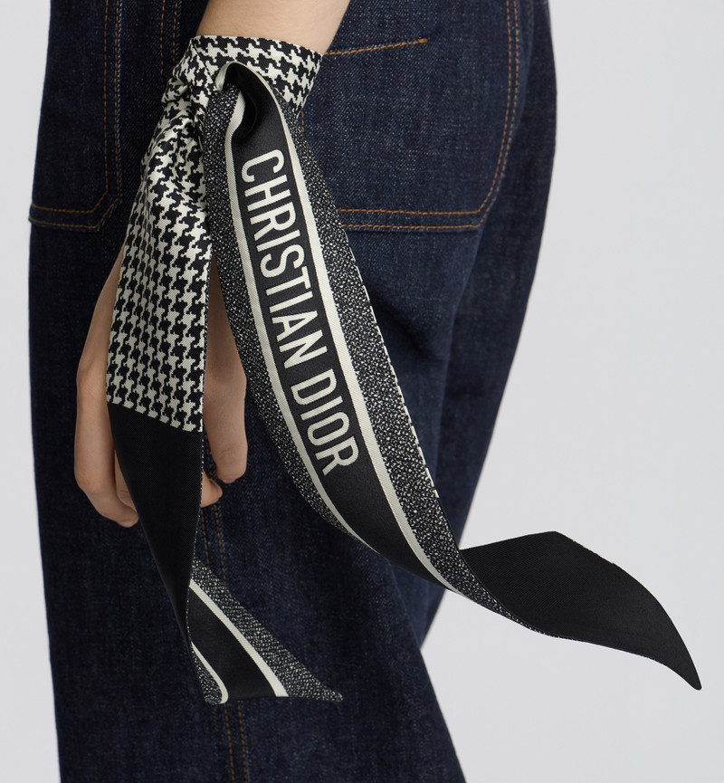 Dior 30 Montaigne Mitzah Scarf outlook