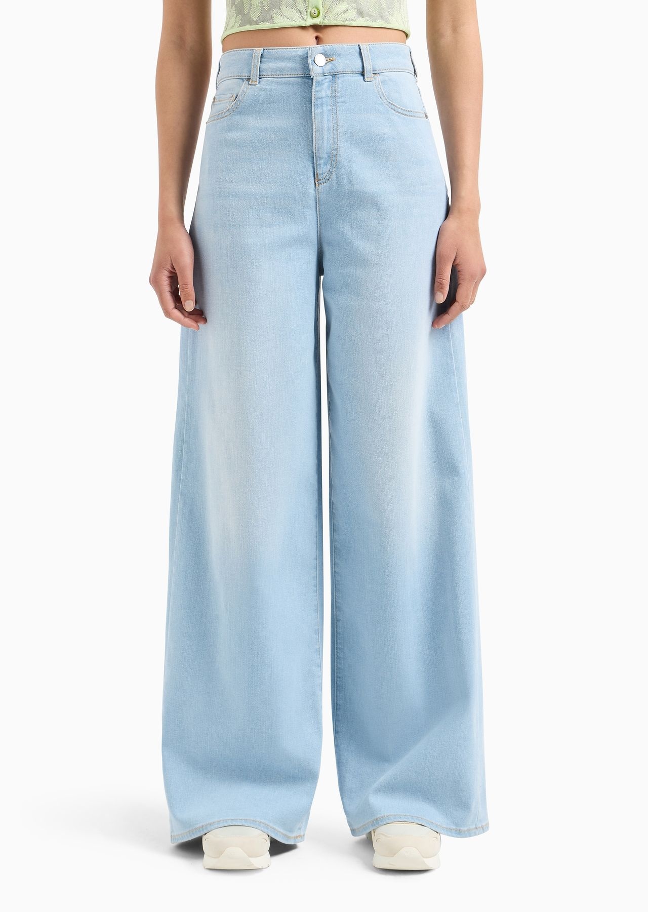 J1C Medium-high rise, wide-leg jeans in a worn-look denim - 2