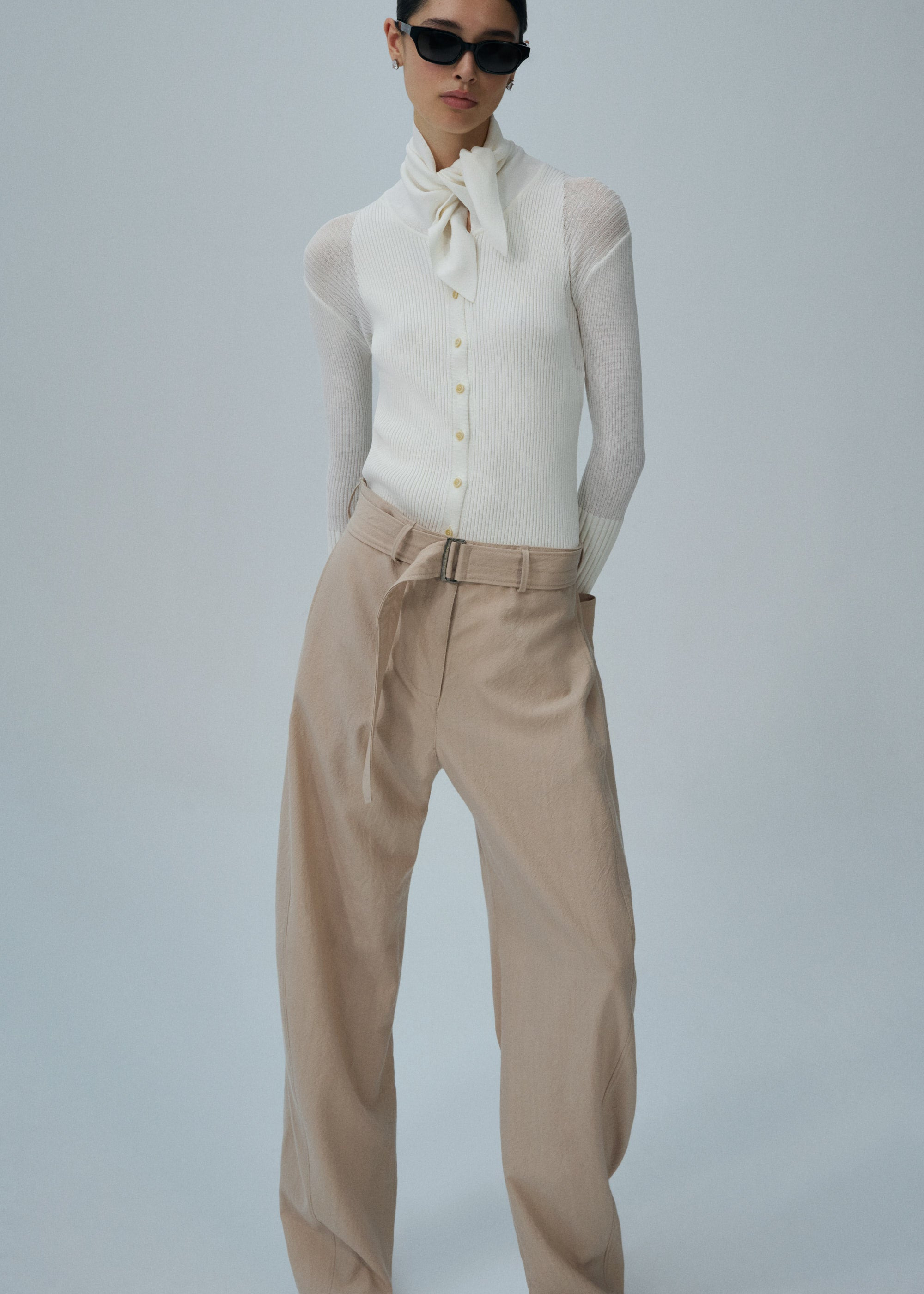 Ribbed cardigan with tie-collar in white - 3