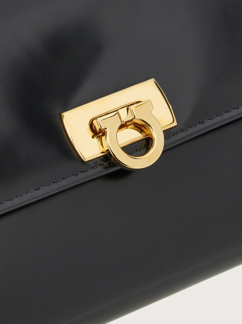 Continental wallet with Gancini clasp 5