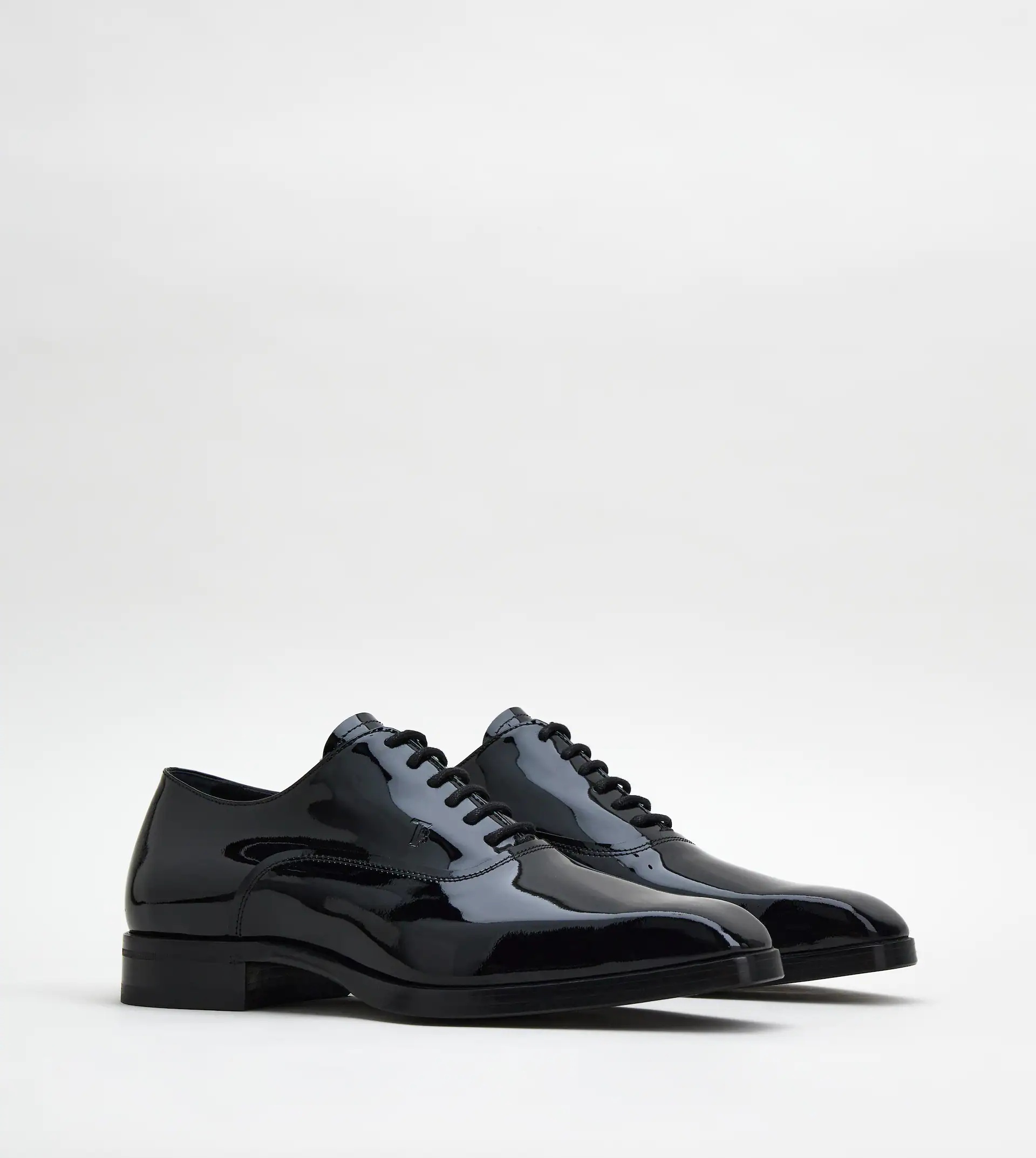 LACE-UPS IN PATENT LEATHER - BLACK - 2