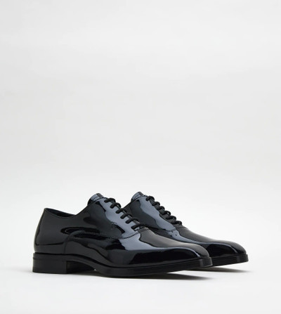 Tod's LACE-UPS IN PATENT LEATHER - BLACK outlook