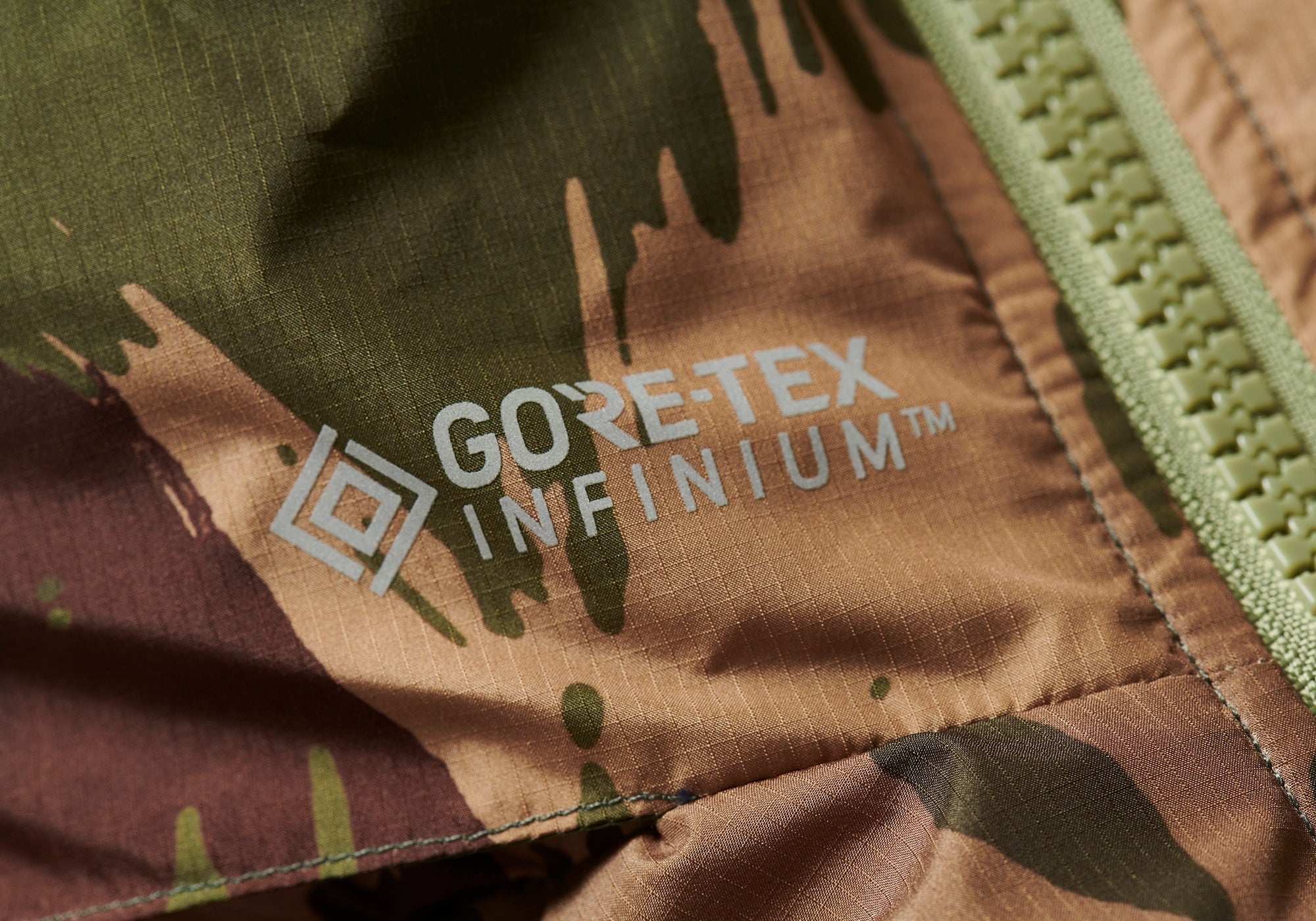 GORE-TEX INFINIUM LOFT JACKET CAMO - 10
