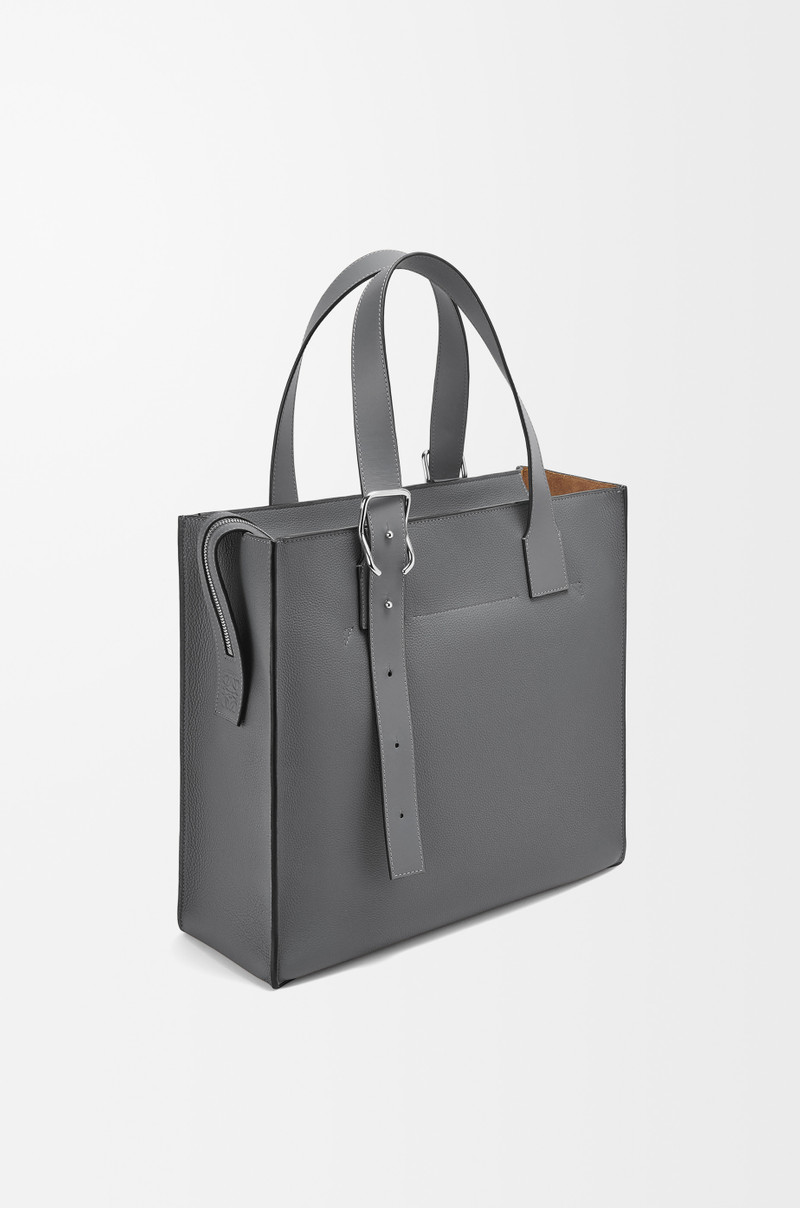 Buckle zip tote in soft grained calfskin 3