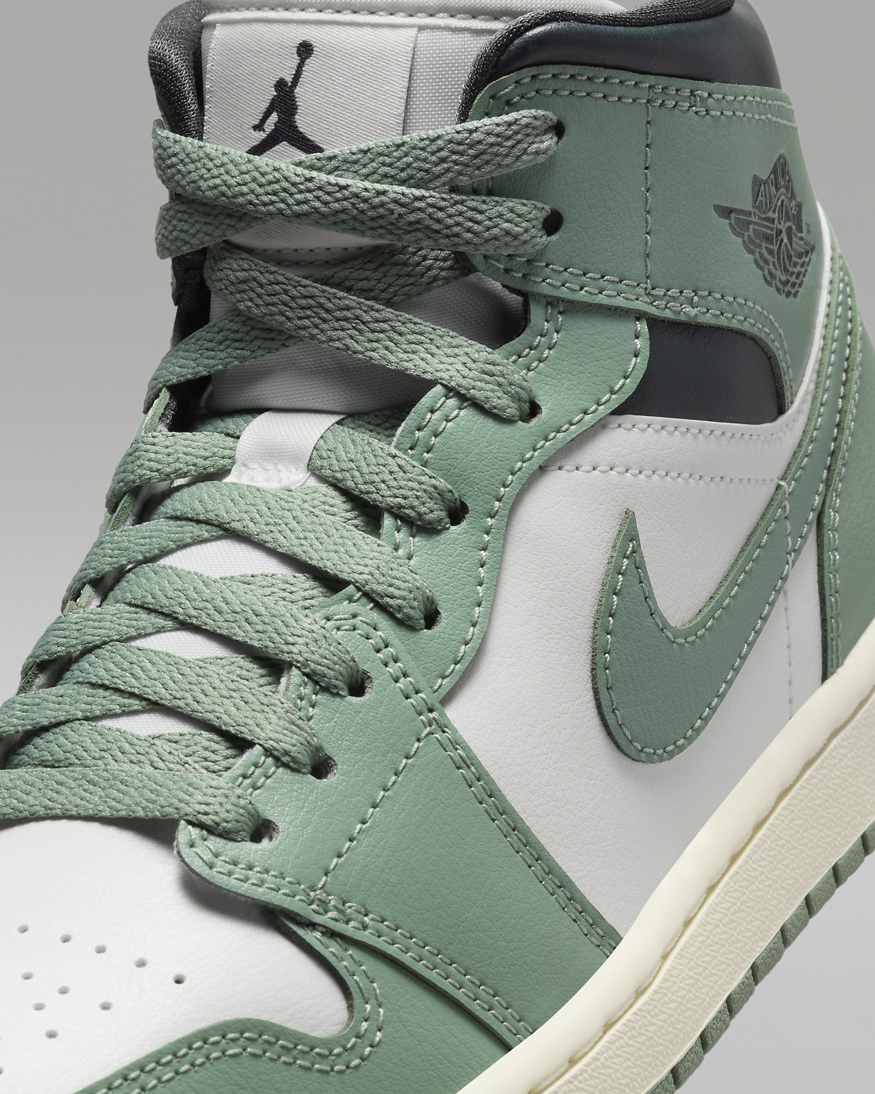 Air Jordan 1 Mid Women's Shoes - 7