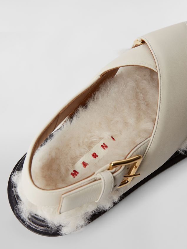 CRISS-CROSS FUSSBETT IN WHITE NAPPA LEATHER AND SHEARLING - 5