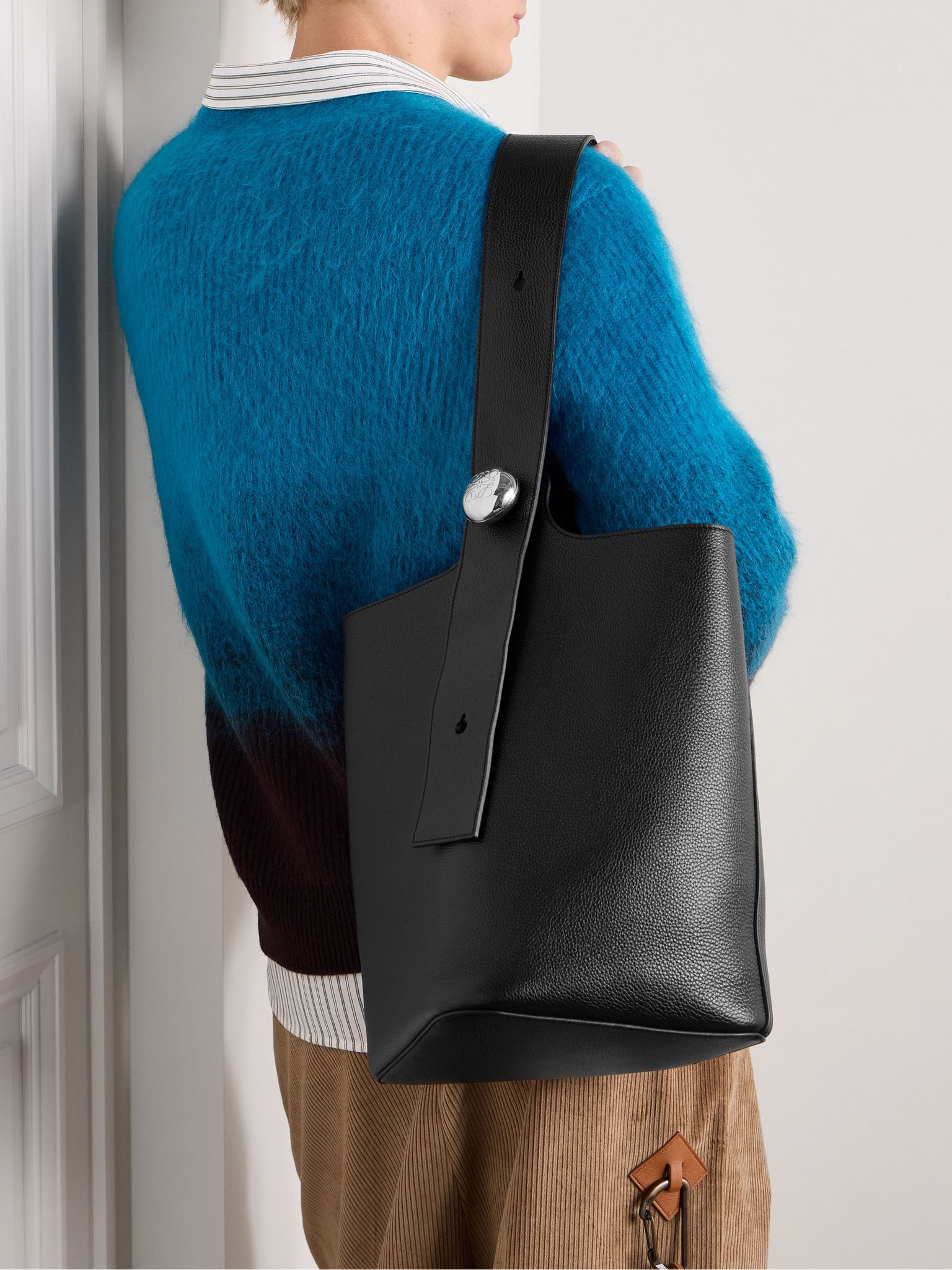 Large Pebble Leather Bucket Bag Black - 2