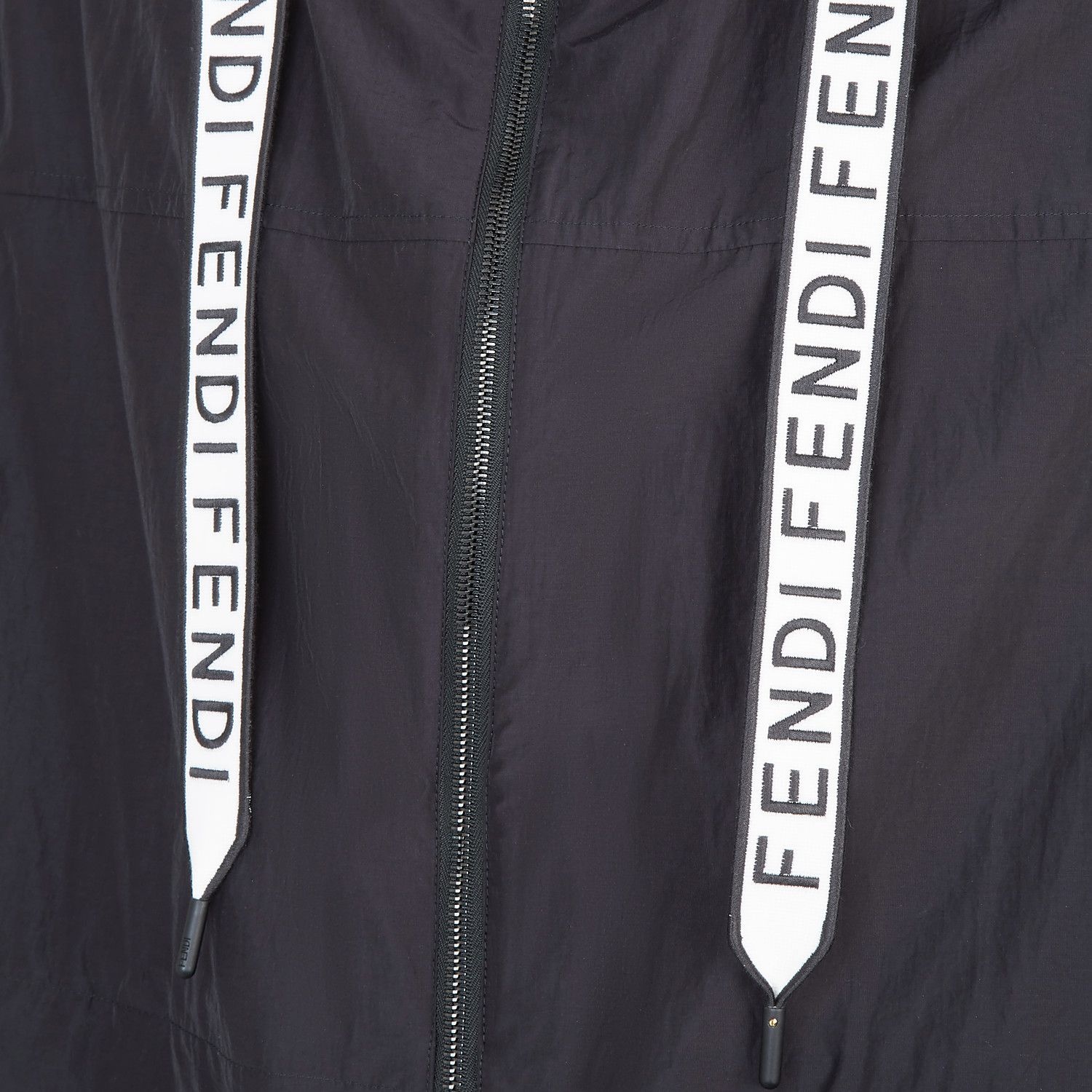 Windbreaker in black tech fabric - 3