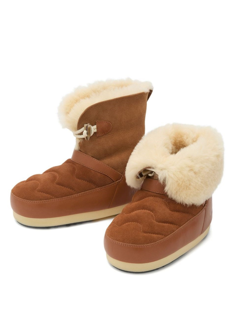 MOON BOOT Boots with logo outlook