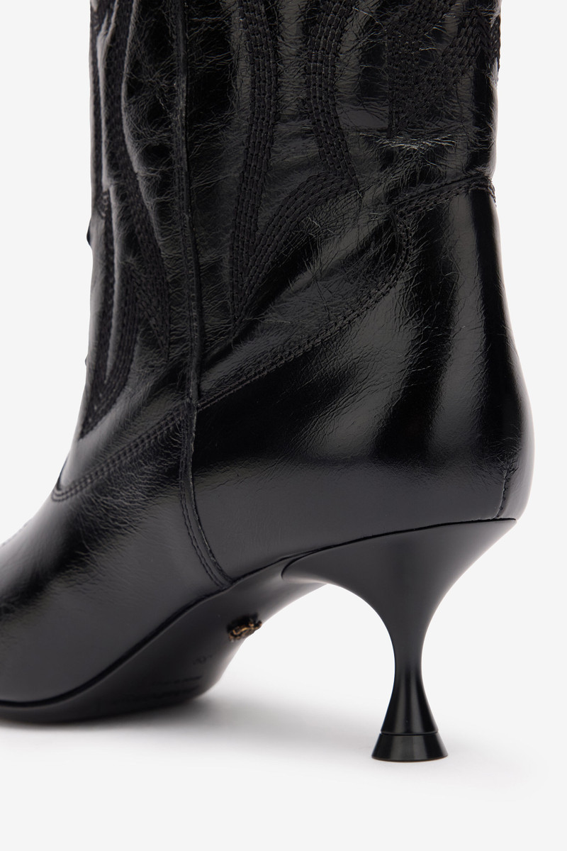 Boots With Quilted Motif 4