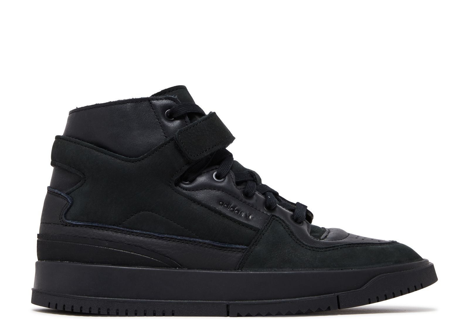 FORUM PREMIERE 'CORE BLACK' - 1