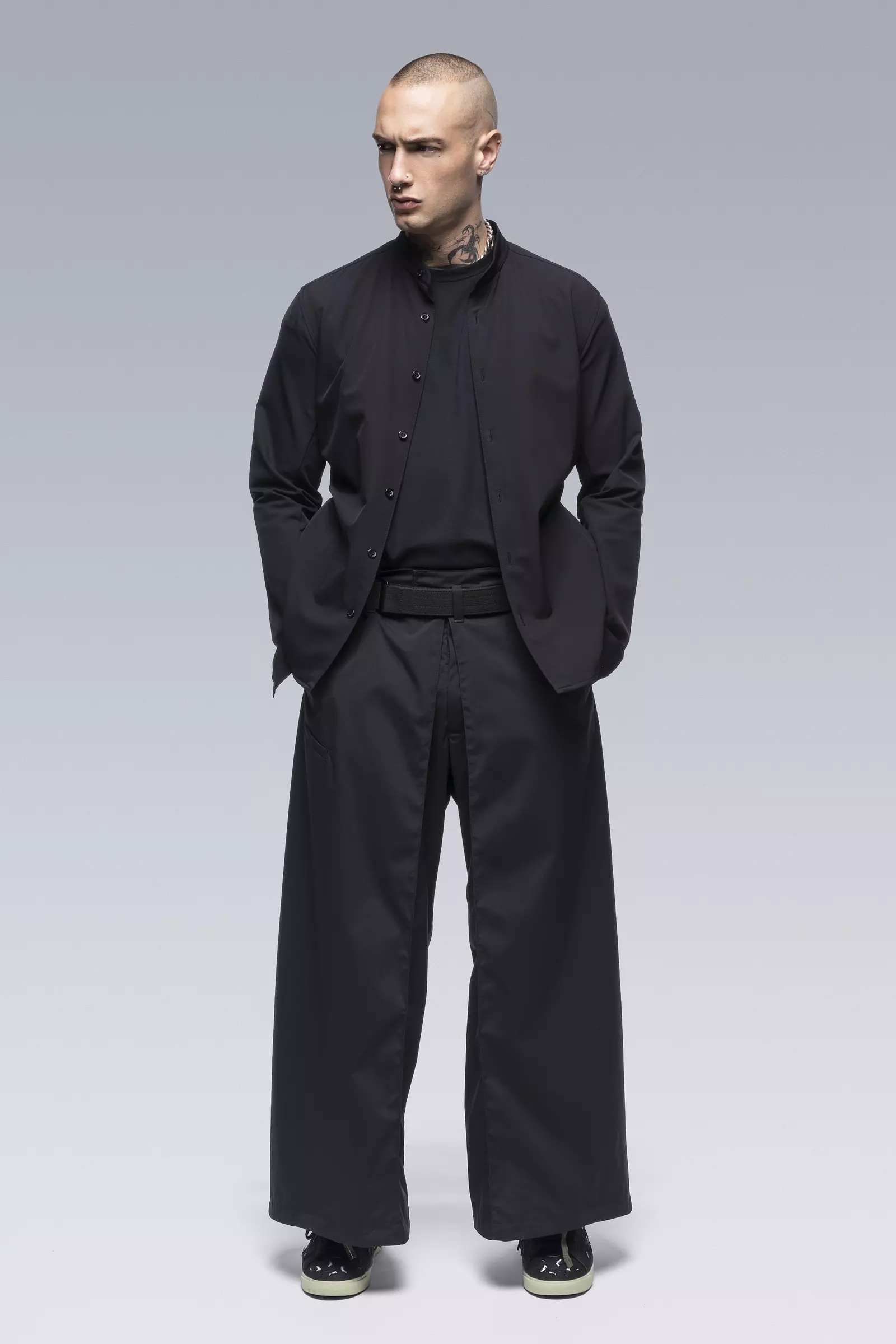 P54-E Encapsulated Nylon Pleated Trouser Black - 11
