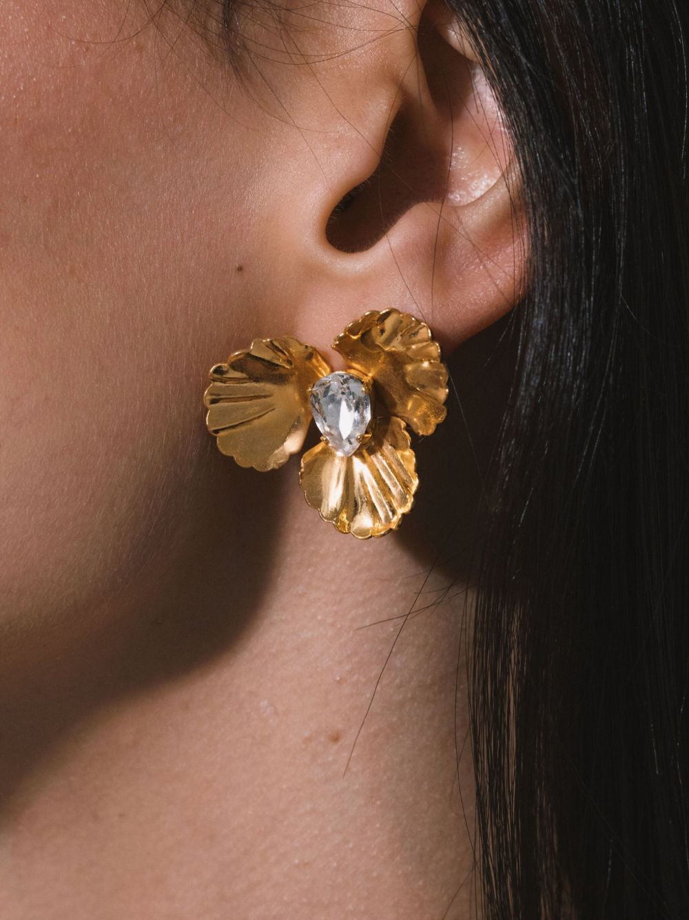 Caelyn crystal-embellished flower earrings - 2