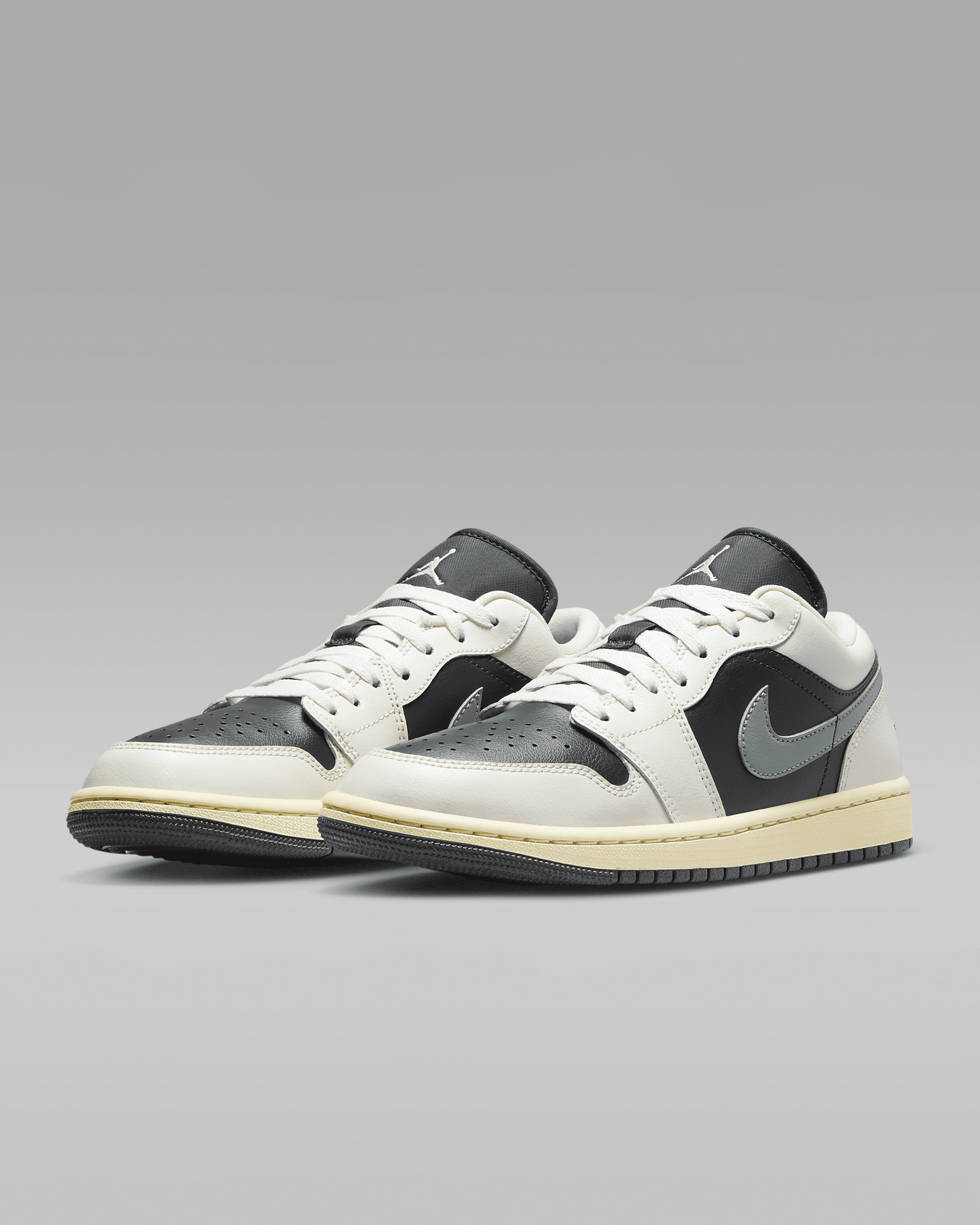 Air Jordan 1 Low Women's Shoes - 5