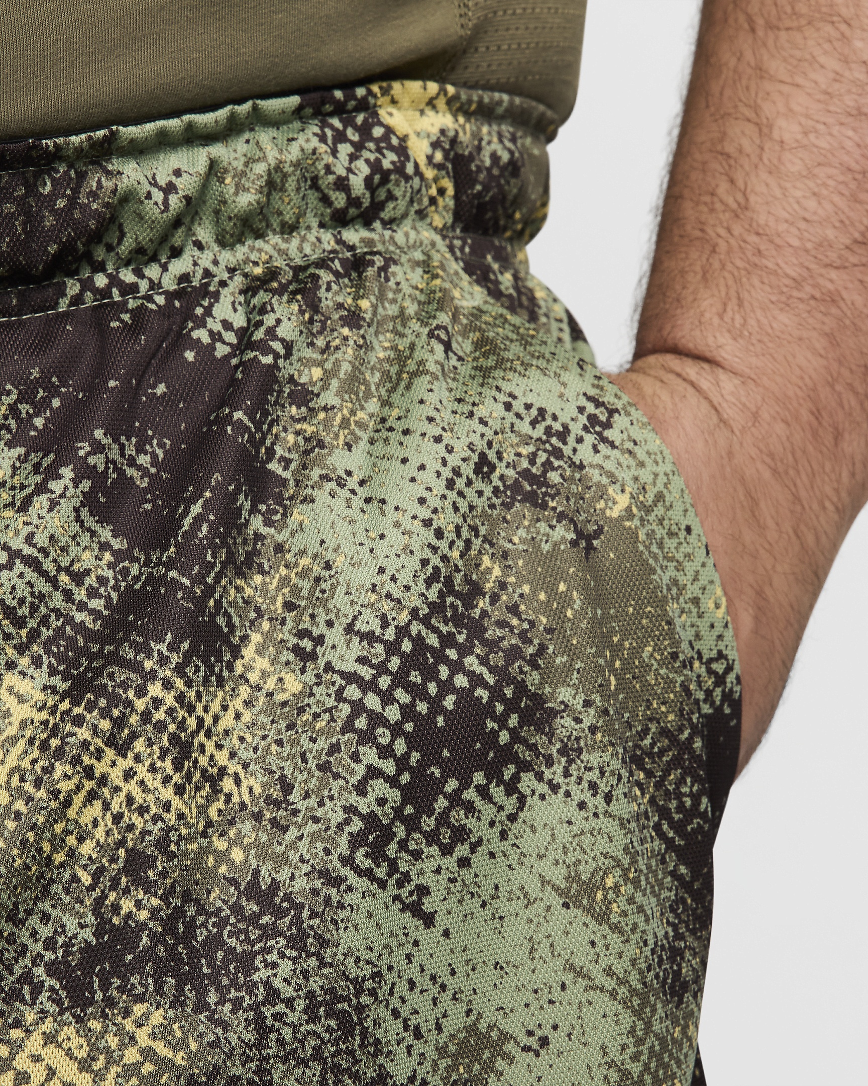 Nike Totality Camo Men's 7" Dri-FIT Unlined Fitness Shorts - 12