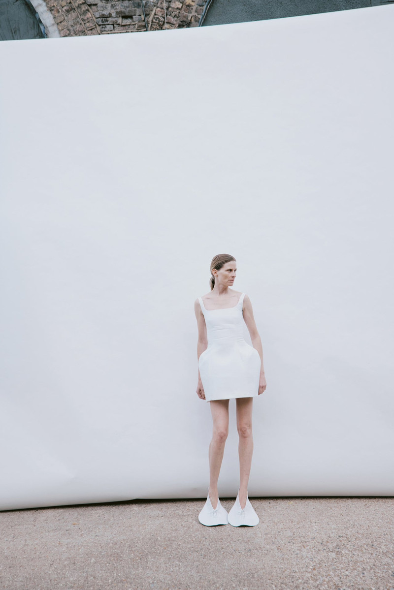 OPENED NECKLINE SCULPTED SWAN DRESS WHITE 1