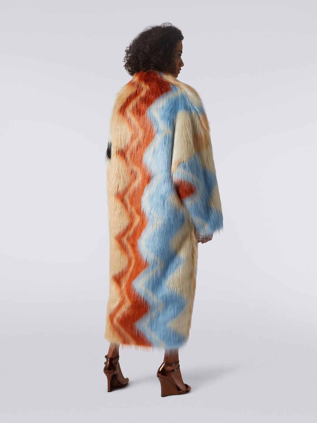 Long coat in faux fur with zigzag - 4