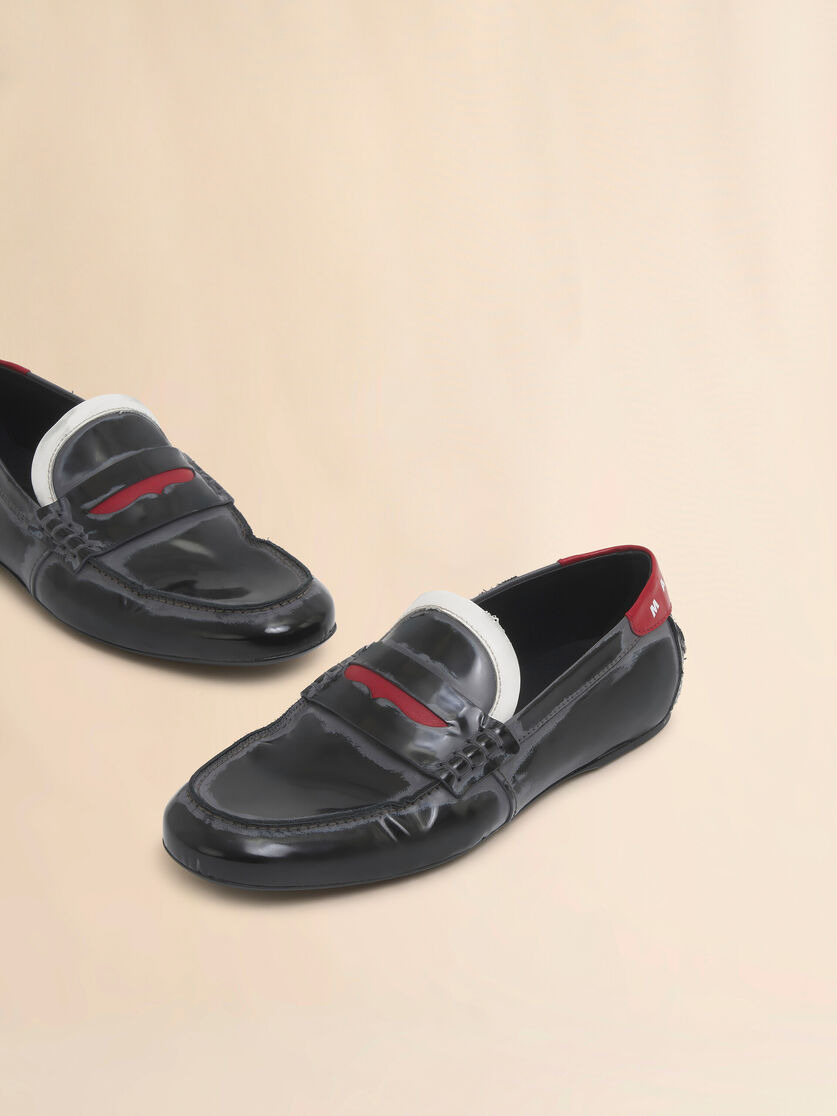 BLACK LEATHER MOCCASIN WITH LOGO TAB - 5