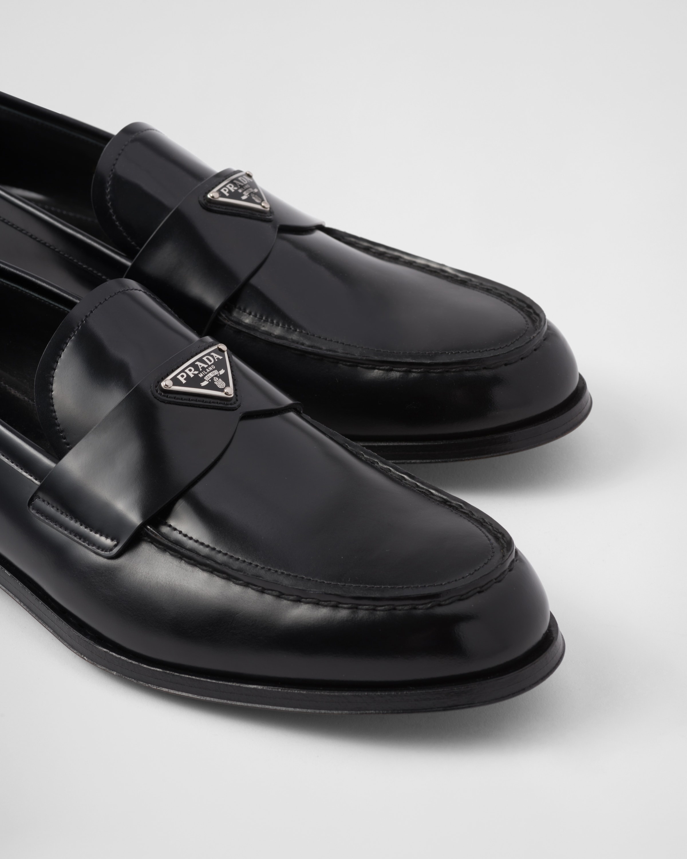 Brushed leather loafers - 6