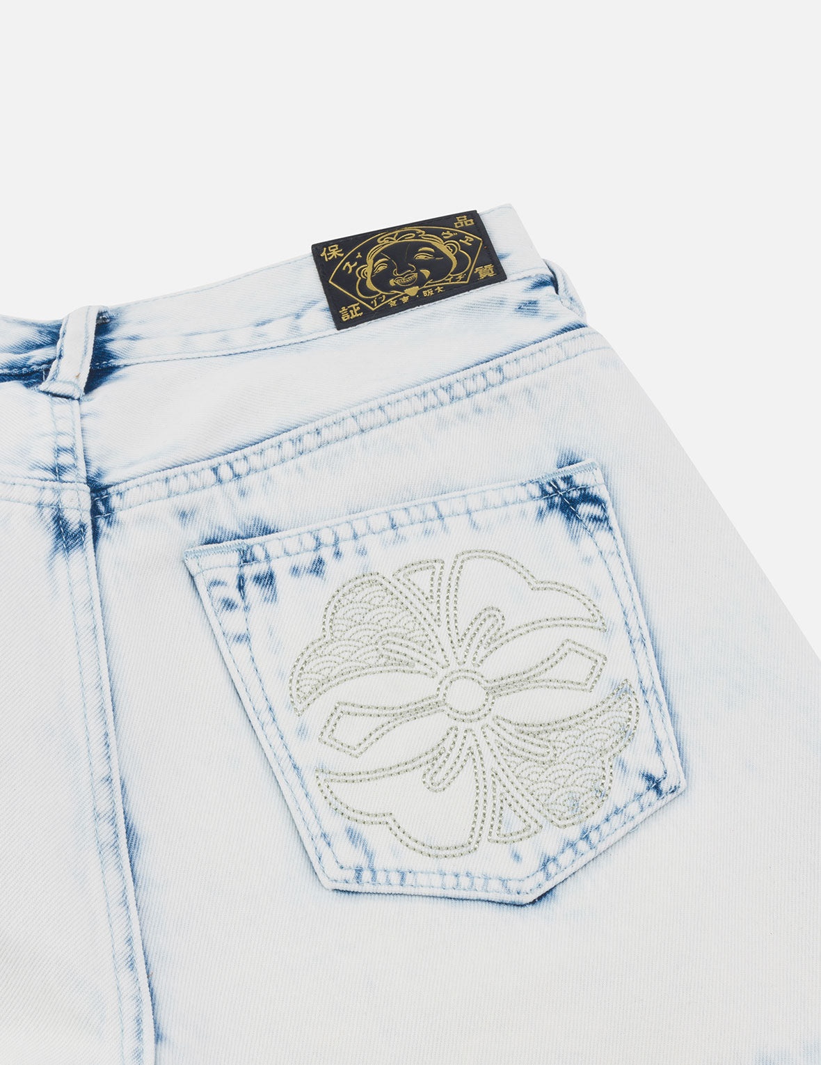 Bleach Washed Kamon Embroidery Regular Fit Denim Shorts - 5