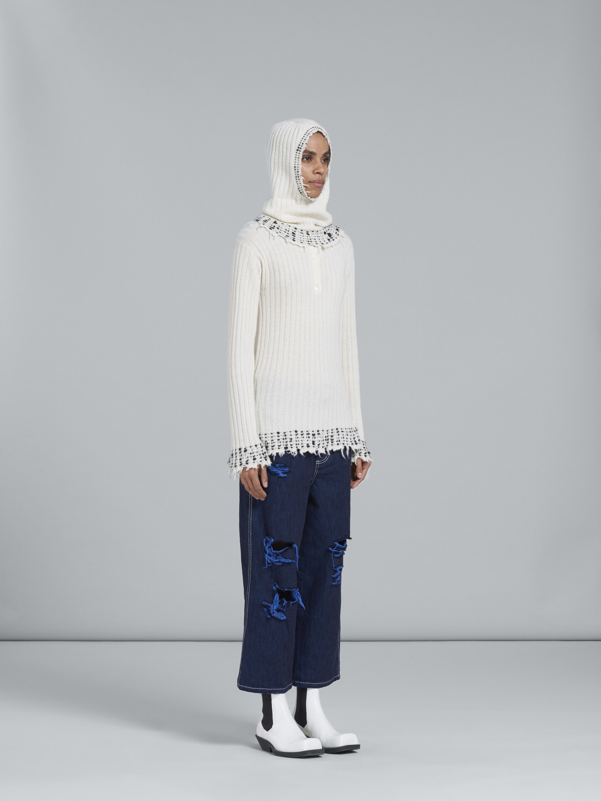 CROPPED DENIM PANTS WITH RIPS - 5