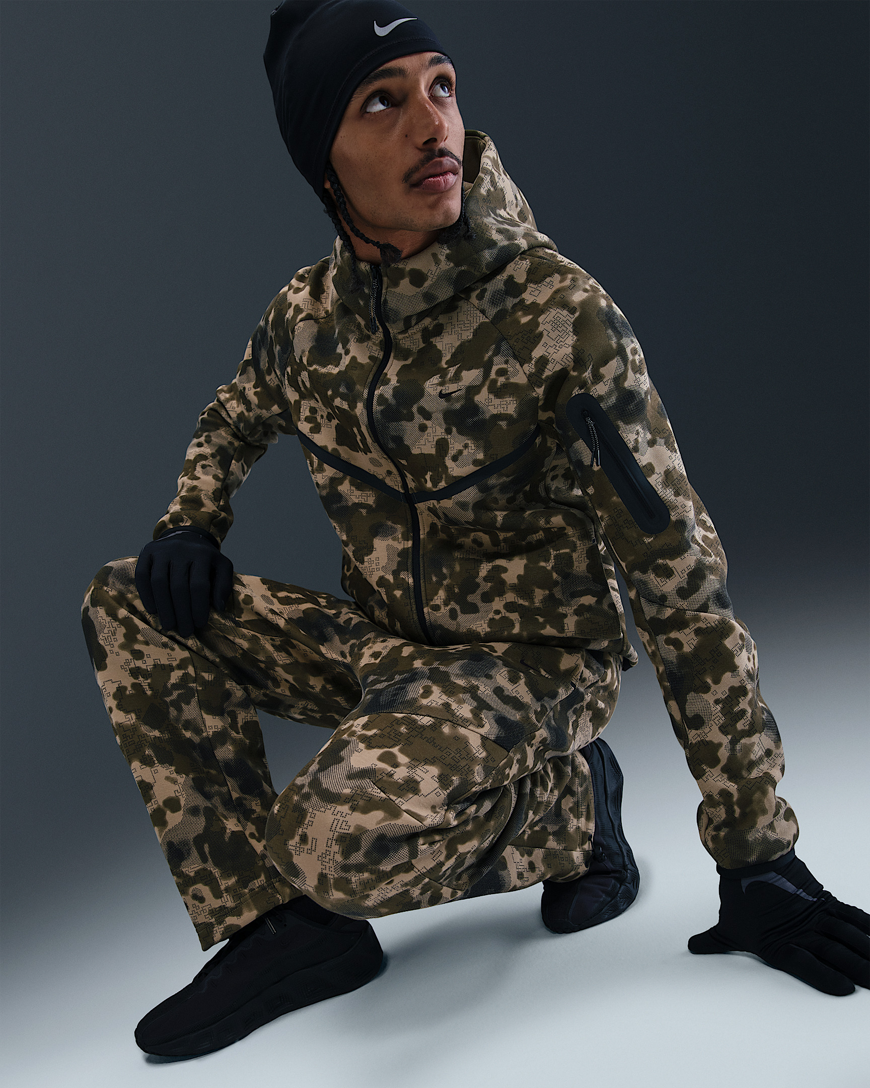 Nike Tech Men's Open-Hem Fleece Camo Pants - 5