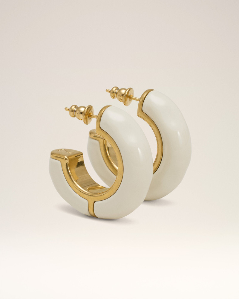 WHITE BRASS HAMMERED LACQUERED EARRINGS 1