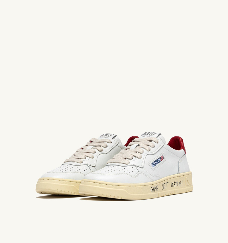 AUTRY MEDALIST LOW SNEAKERS IN WHITE AND RED LEATHER WITH LETTERING outlook