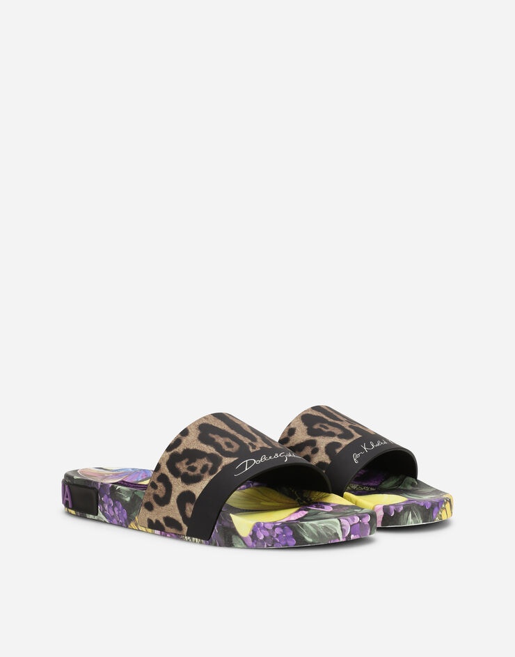 Rubber beachwear sliders with butterflies print - 2