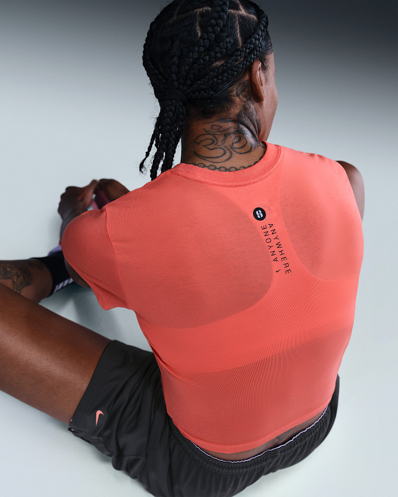 Nike Sabrina Women's Short-Sleeve Cropped T-Shirt outlook