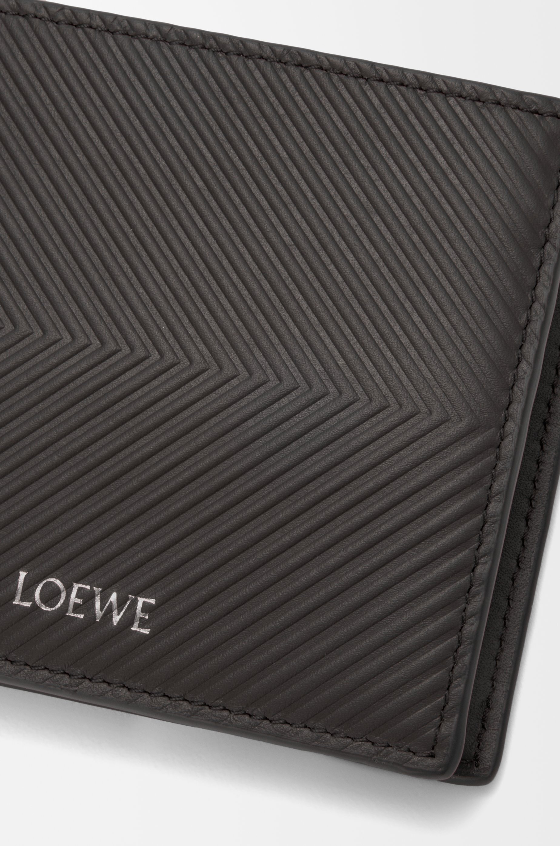 Bifold coin wallet in textured classic calfskin - 5