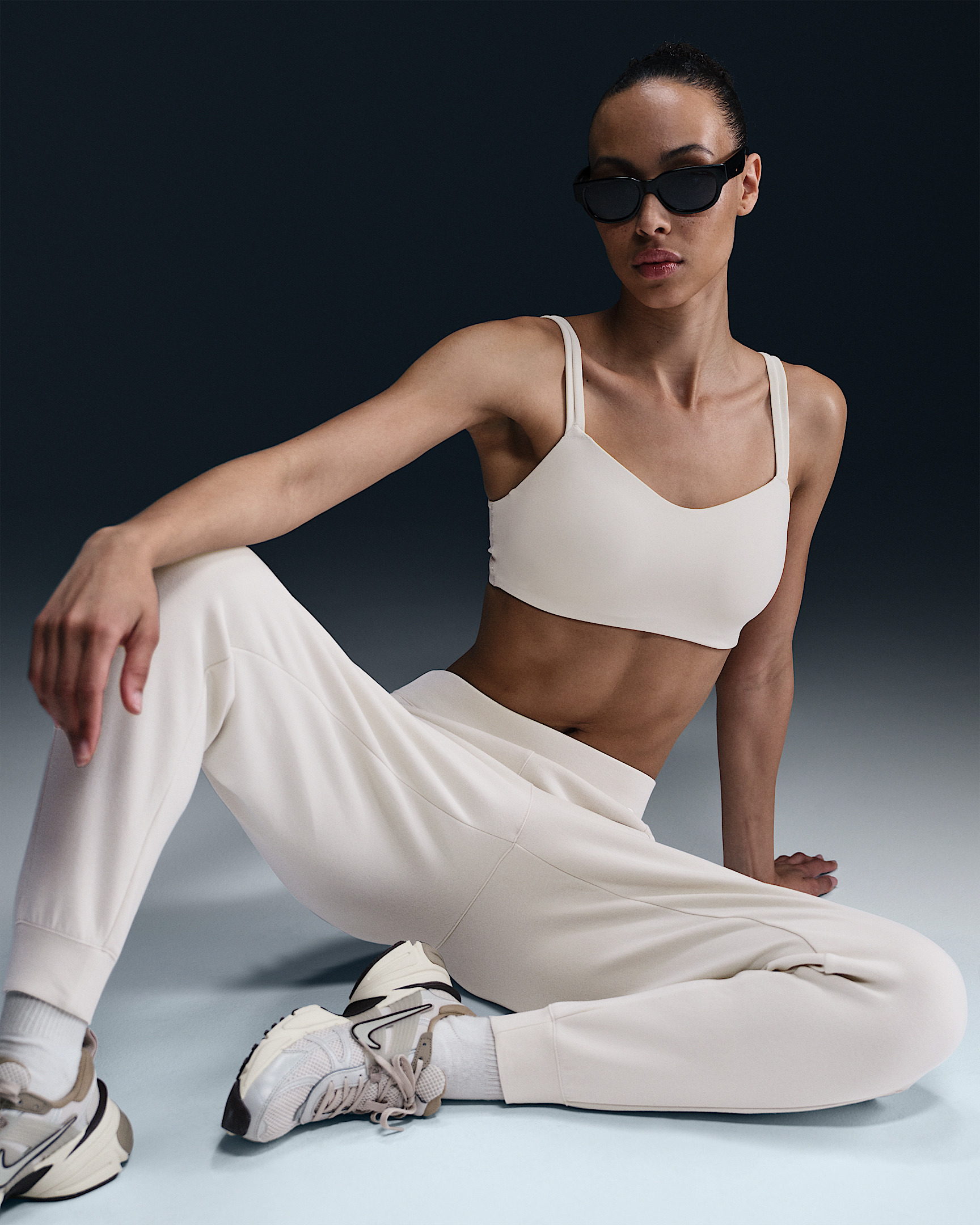 Nike 24.7 ImpossiblySoft Women's Dri-FIT Mid-Rise Joggers - 5