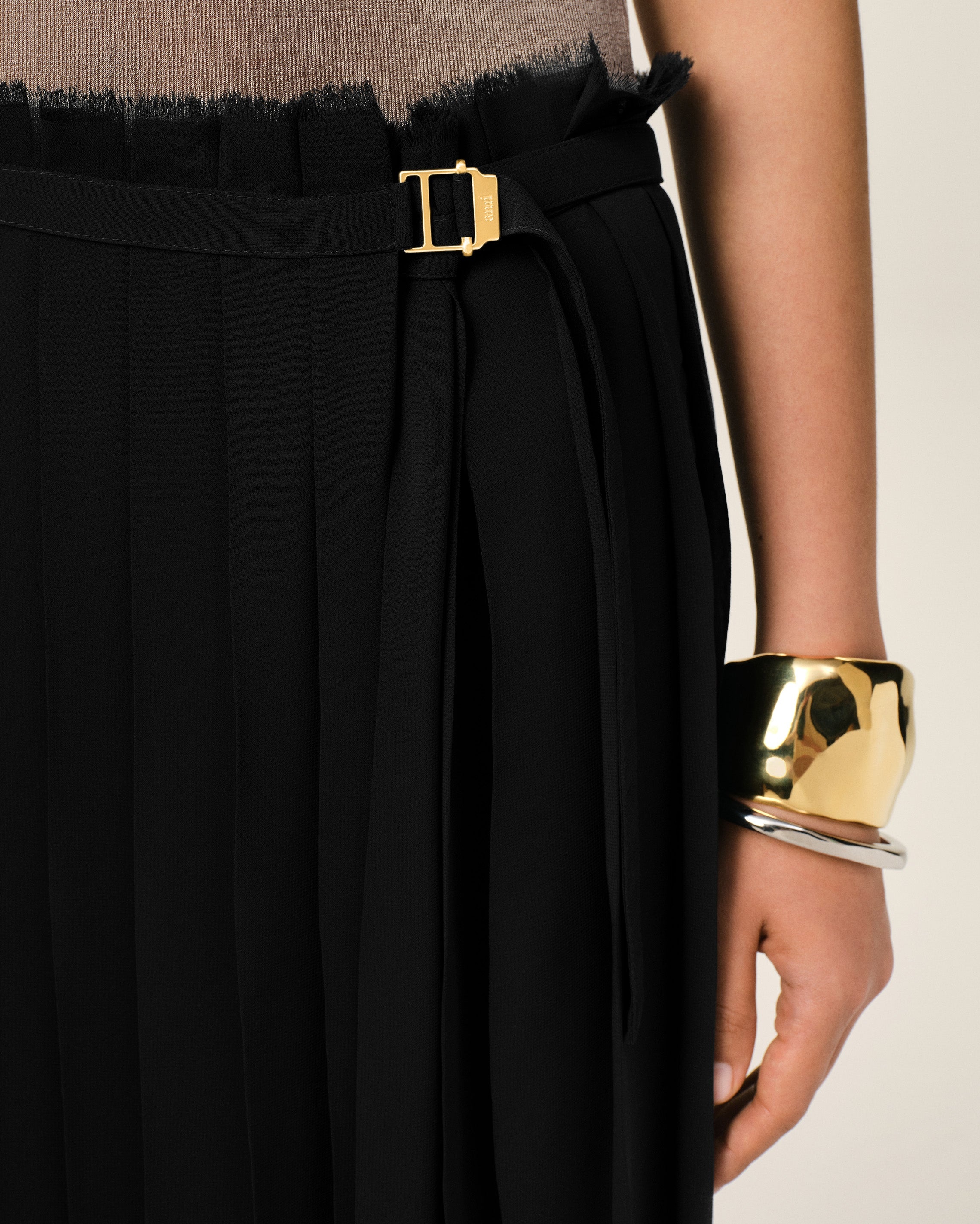 BLACK LONG PLEATED SKIRT - 5