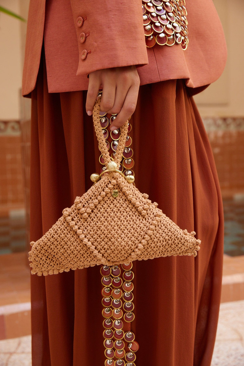 ALÉMAIS Mini Macrame Trapeze Pouch Peche outlook