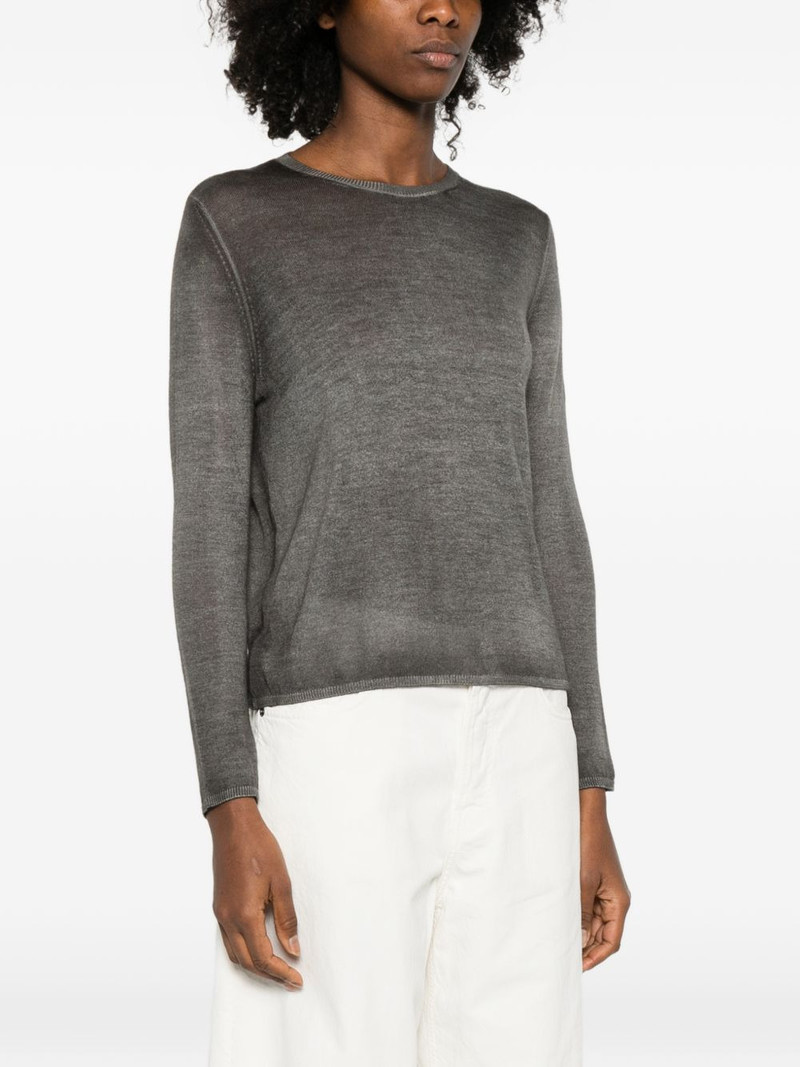 crew-neck top 3