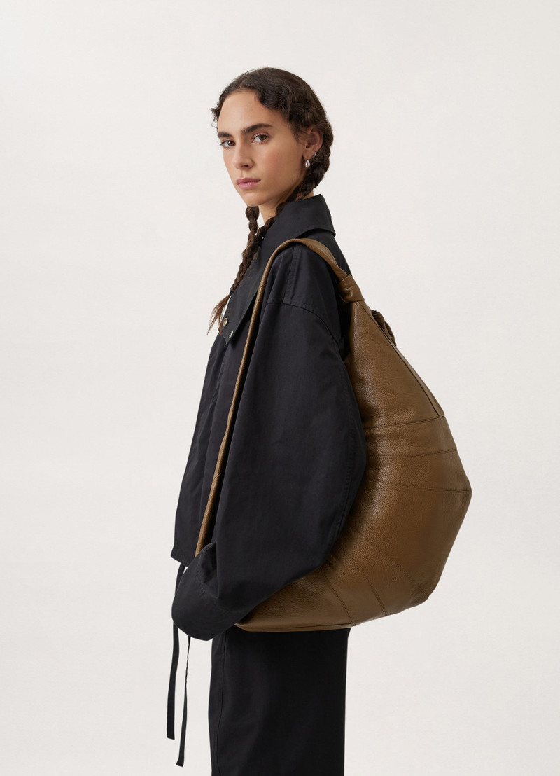 LARGE CROISSANT BAG
GRAINED LEATHER 9