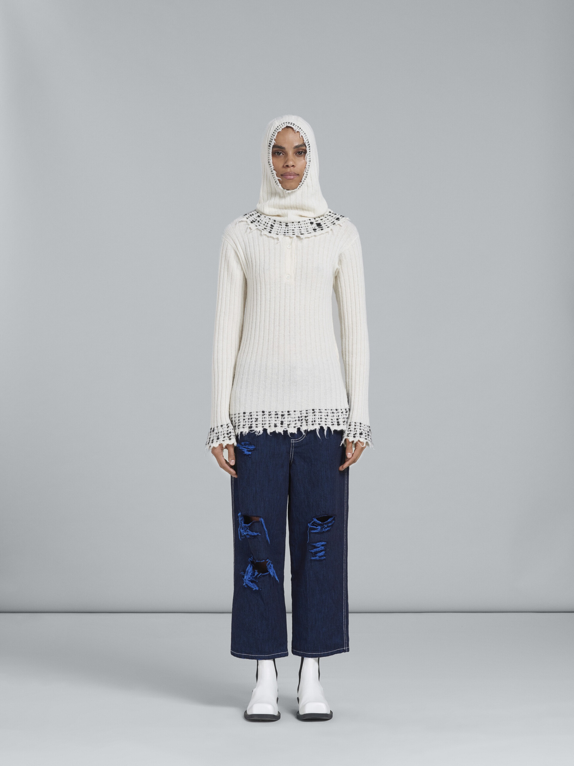 CROPPED DENIM PANTS WITH RIPS - 2