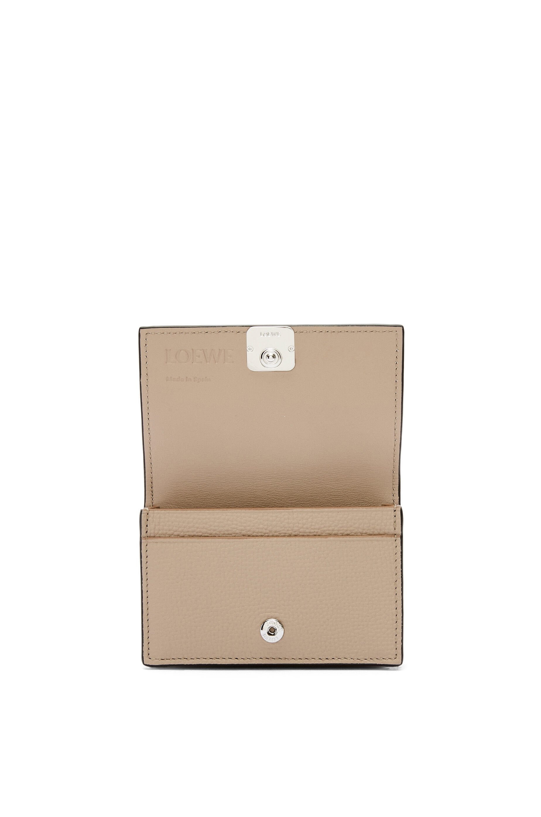 Anagram business cardholder in pebble grain calfskin - 2